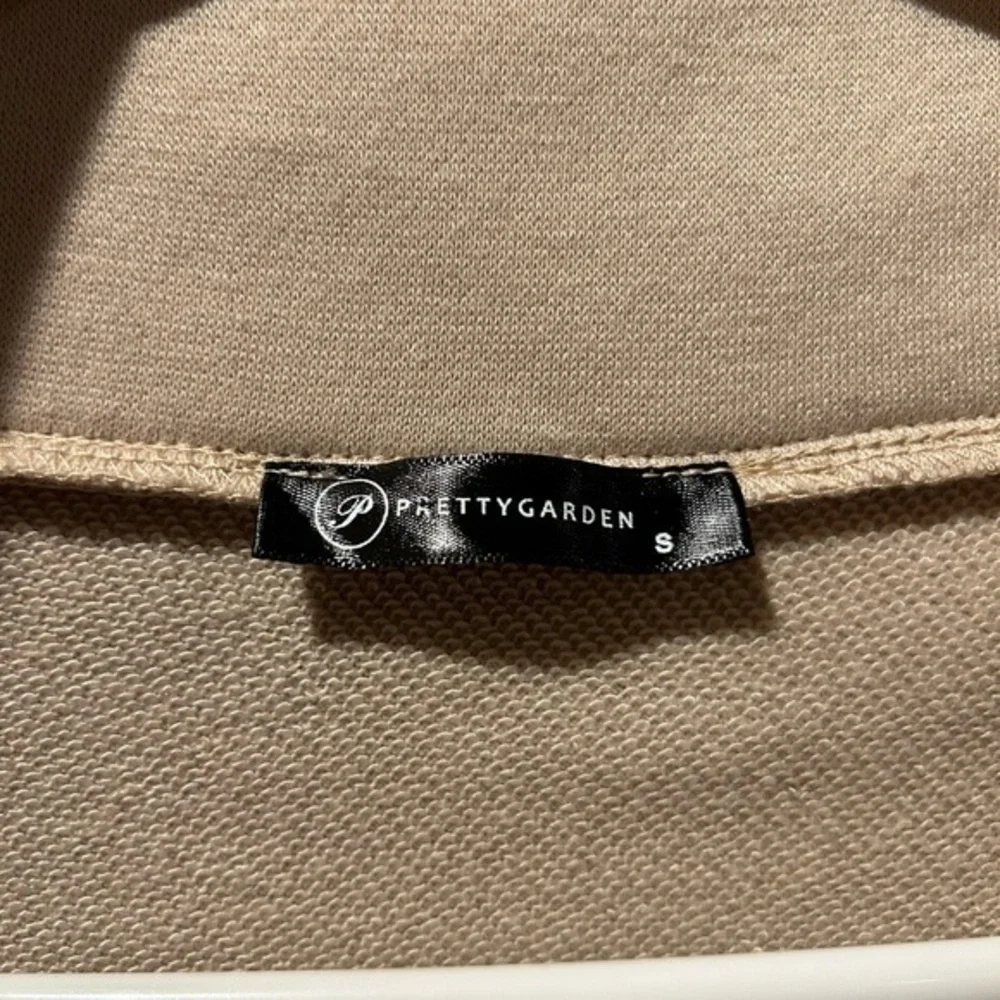 NWOT Pretty Garden Pullover‎ - Picture 3 of 4